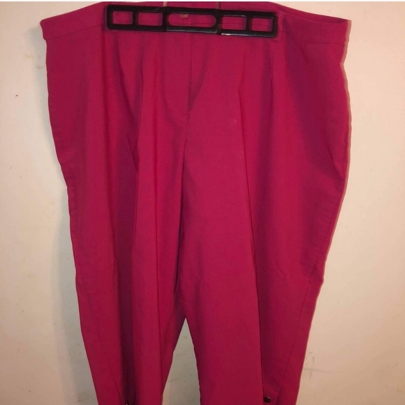 🌟3 for $30 🌟 Pink Capris with button detailing -  Sz 22 - Picture 1 of 8